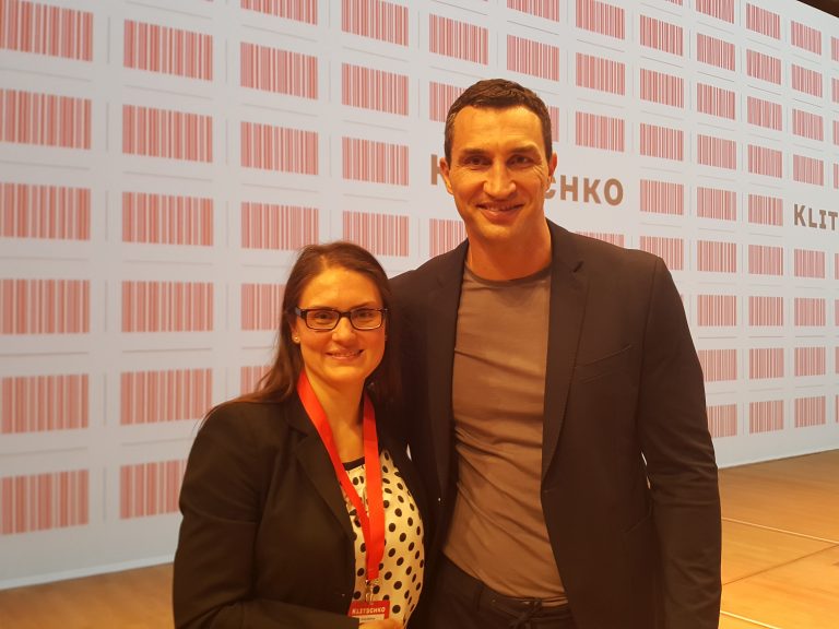Anna Deistler mit Wladimir Klitschko beim Klitschko Brand Event, Elbphilharmonie Hamburg – Dolmetscherin für Deutsch, Englisch und Russisch