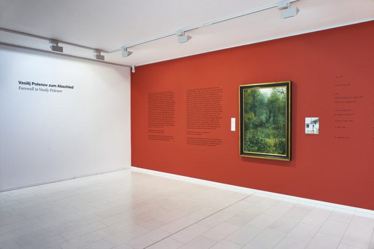 Ausstellungsansicht Vasilij Polenov Waldweiher, Kunsthalle zu Kiel – Konsekutivverdolmetschung Deutsch-Russisch durch Anna Deistler bei der Übergabe an das Stadtmuseum Taganrog