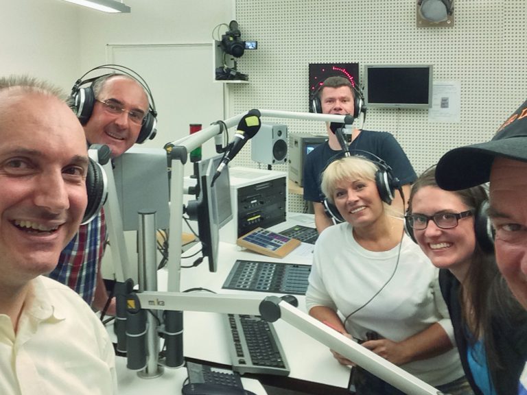 Radiointerview mit Katja Saposhkov bei TIDE 96 Hamburg, geführt von Cosmo du Mont – Simultanverdolmetschung Deutsch-Russisch durch Anna Deistler